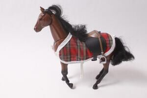 Vintage 1999 MMTL Thoroughbred Horse Figure with Plaid Blanket ~ 260214-WH 985